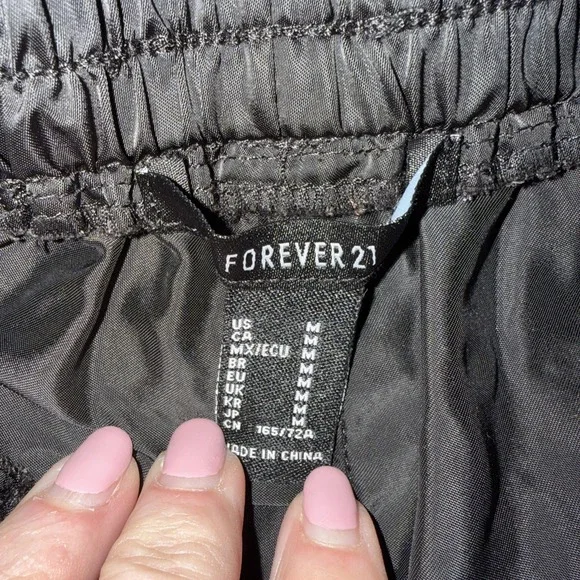 NWT Women's Forever 21 Black Track Pants with Zipper Cargo Pockets Sz Med 5538 - Picture 4 of 7